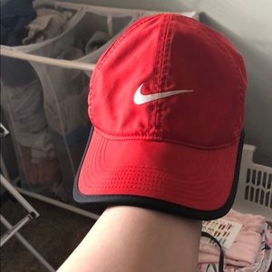 🔴Nike Feathrlight Dri-Fit Hat🔴 make me an offer!